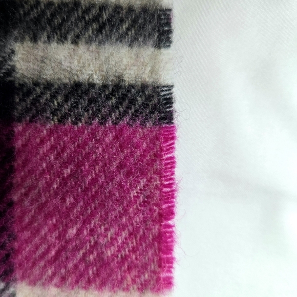 Authentic Burberry nova check scarf. Pink. - Picture 6 of 8